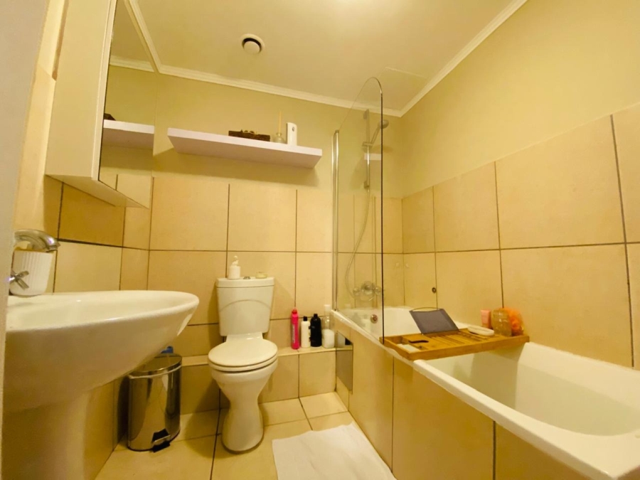 To Let 2 Bedroom Property for Rent in Royal Ascot Western Cape